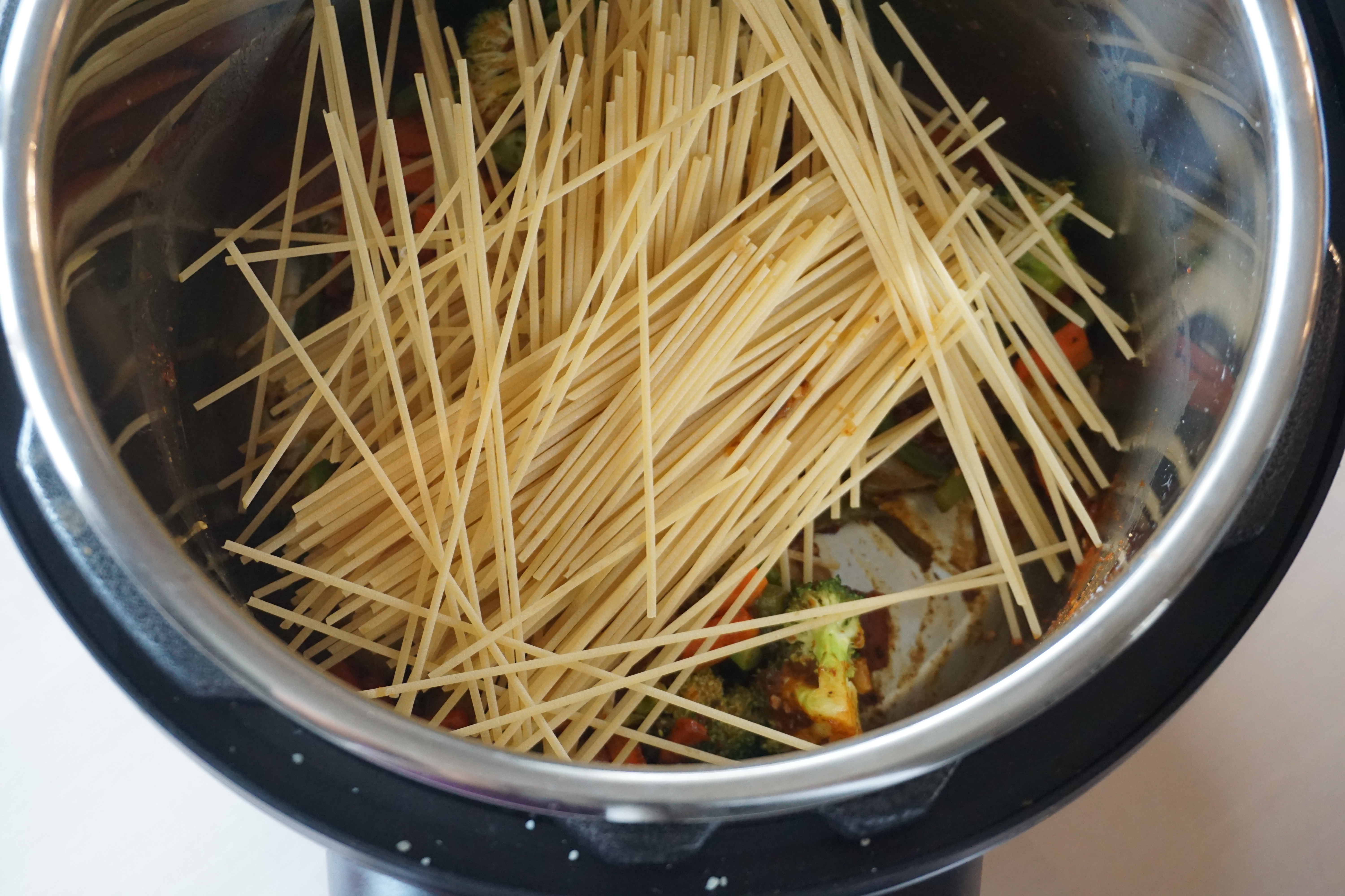 broken spaghetti noodles in instapot