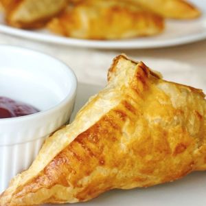 Chicken Curry puff pastry with ketchup by side