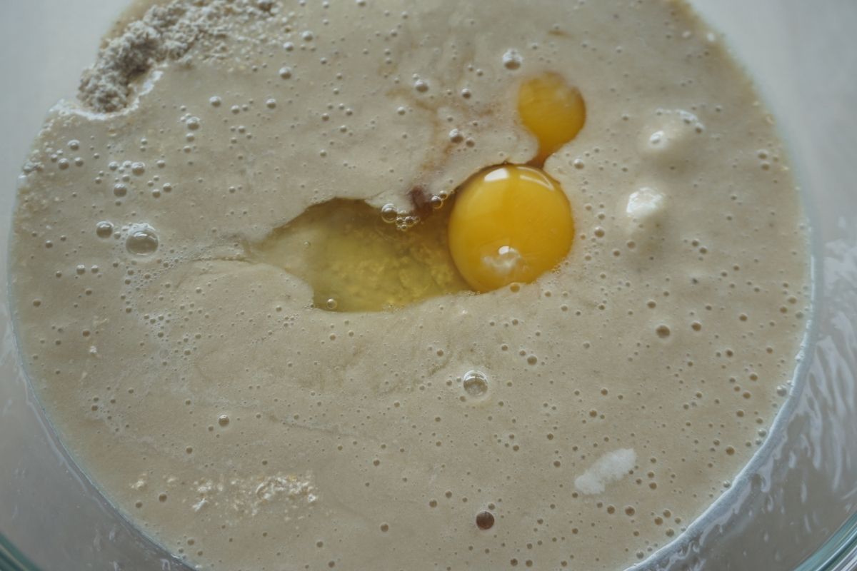 Eggs & other wet ingredients added