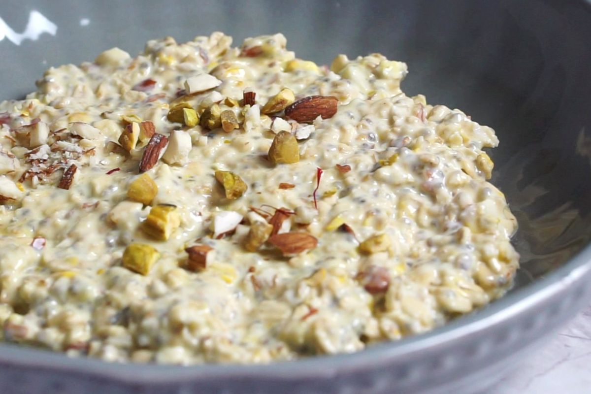 Kesar Badam overnight oats in a gray bowl.