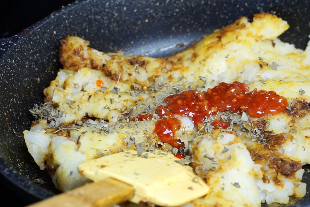 Schezwan chutney added to the potato mix.